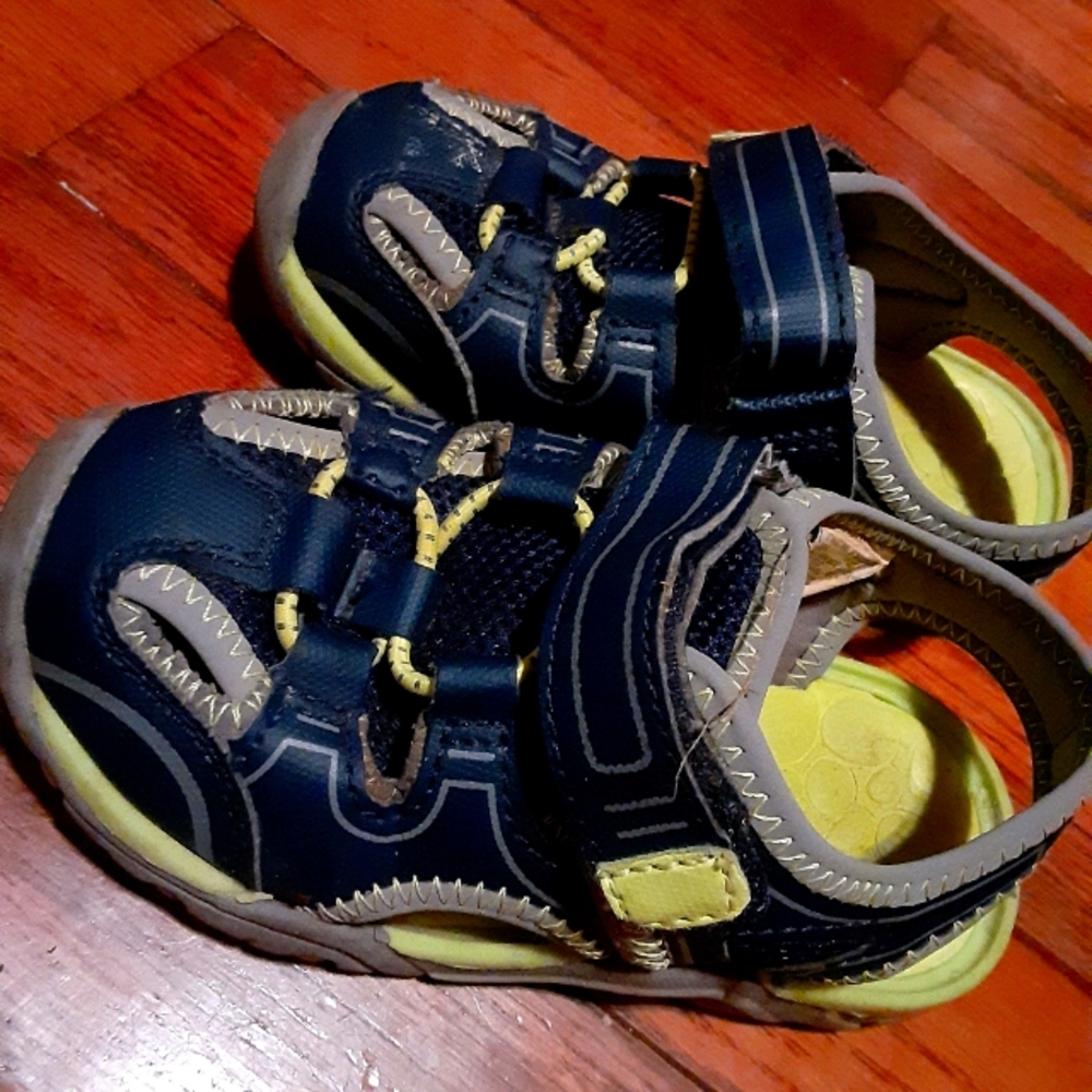 Toddler shoes
